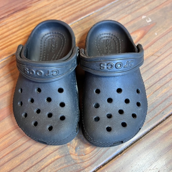 Black Children’s Crocs 7C - Picture 4 of 7